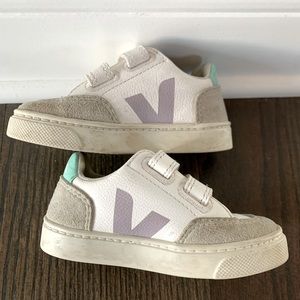 Girls veja shoes